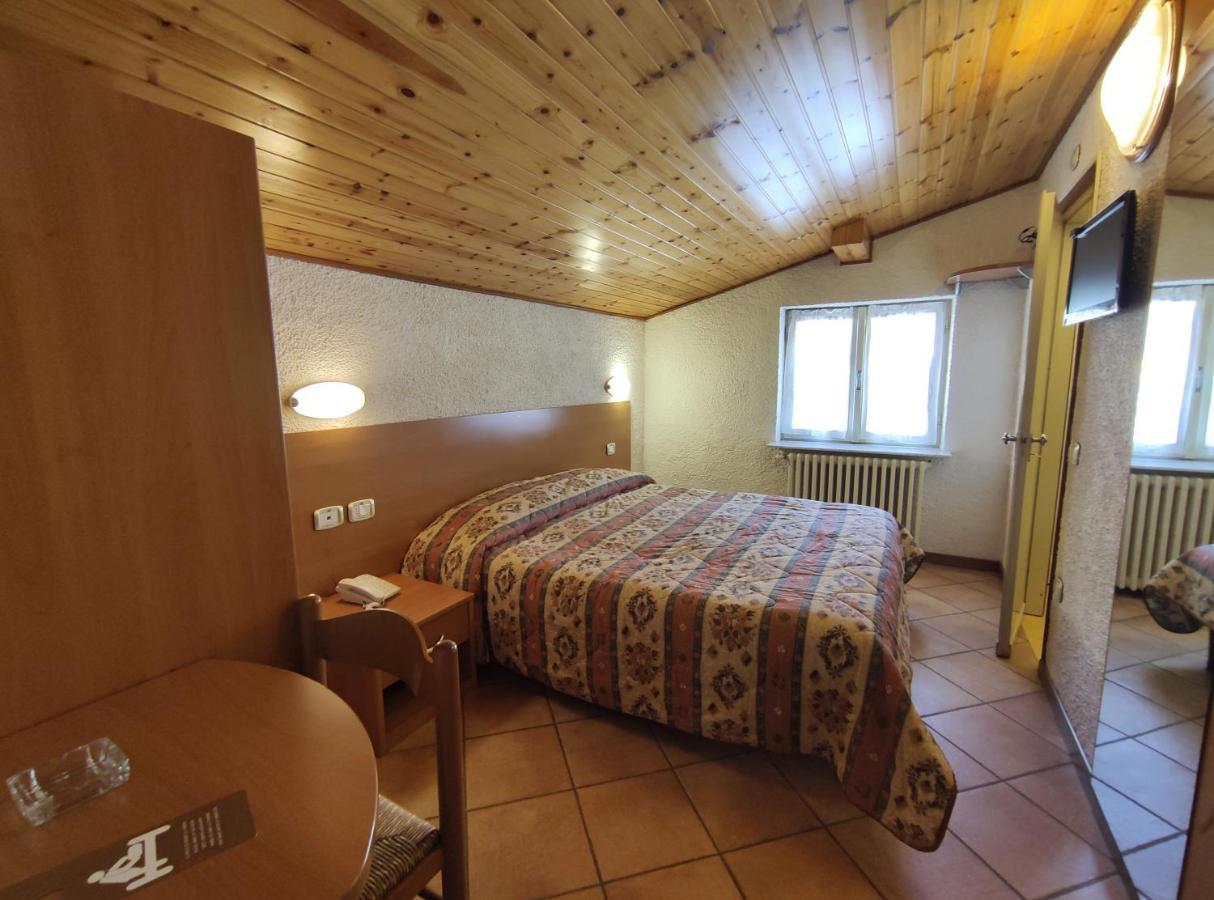 Hotel Milano Piazzatorre Extérieur photo